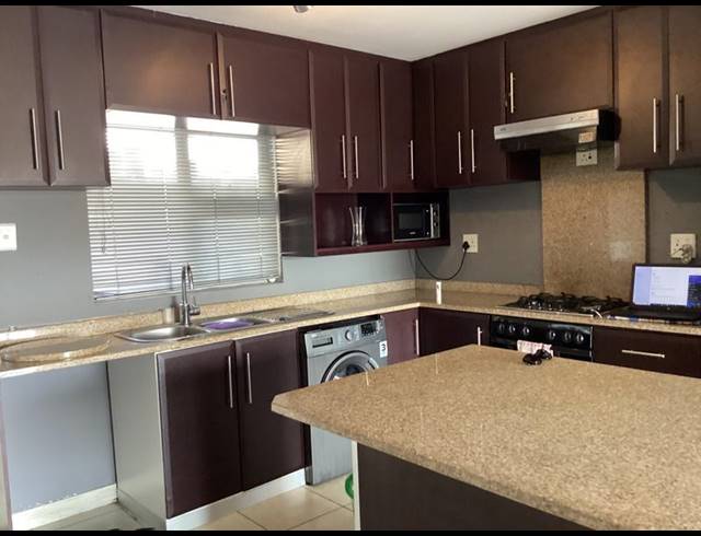 2 BEDROOM APARTMENT FOR SALE IN UMHLANGA CENTRAL